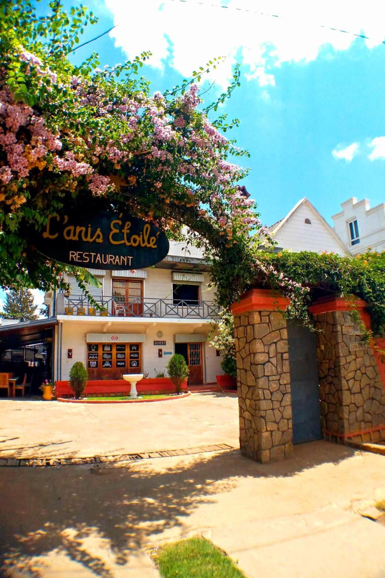 L'Anis Etoile - Hotel Restaurant Antsirabe Exterior photo